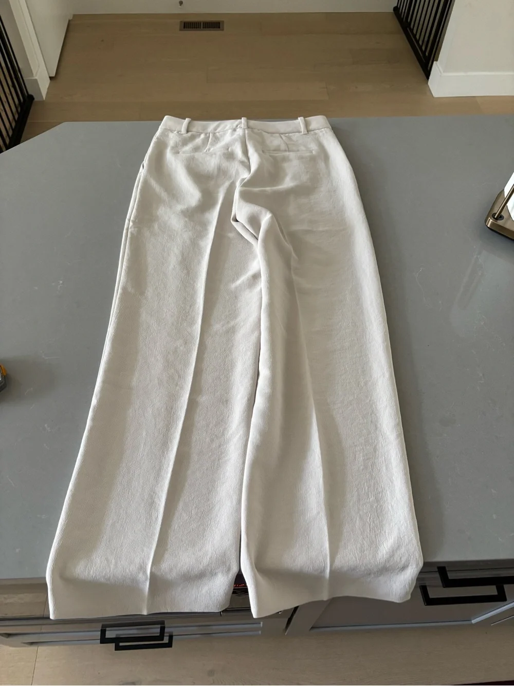 Aritzia The Effortless Pant in matte pearl NWOT - Picture 2 of 6